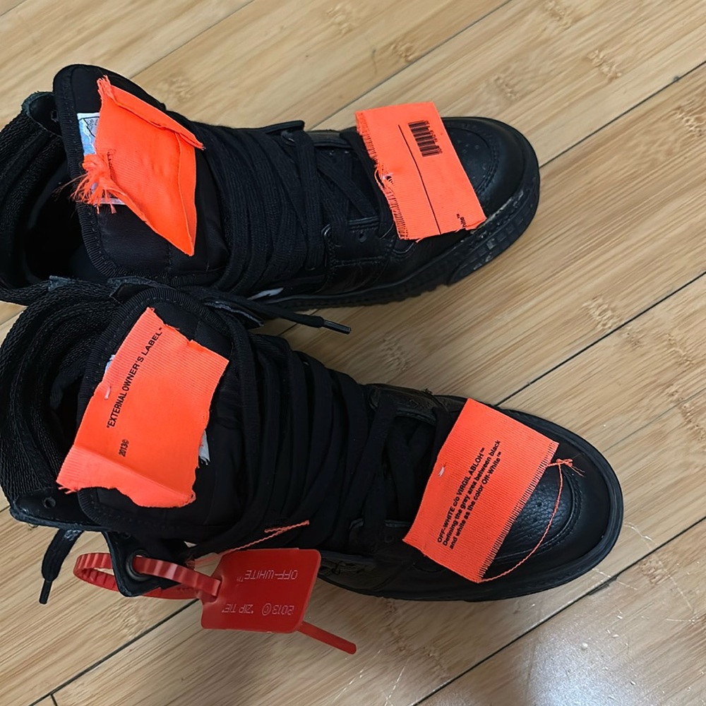 Off-white black sneaker